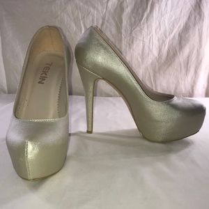 Light Gold Heels